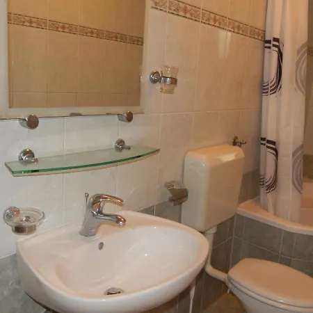 Buzolic Alojamento de Acomodação e Pequeno-almoço 3*