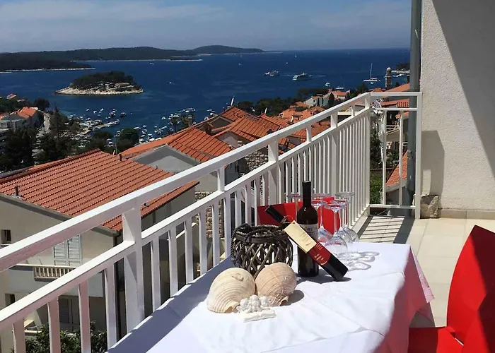 Buzolic 3* Hvar Town