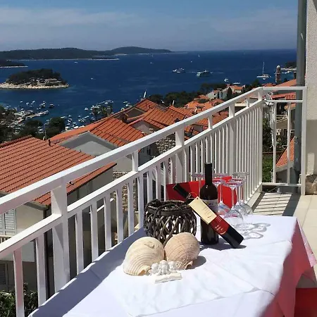 Buzolic 3* Hvar Town