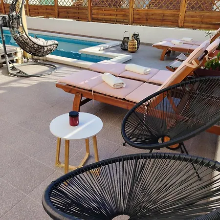 Buzolic Bed & Breakfast 3*