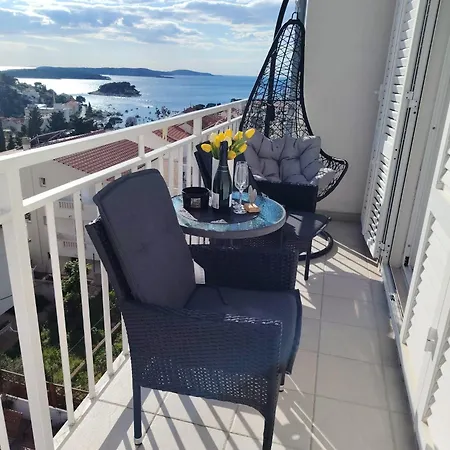 Buzolic 3* Hvar Town