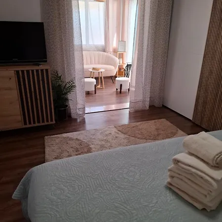 Buzolic Oda ve Kahvaltı 3*